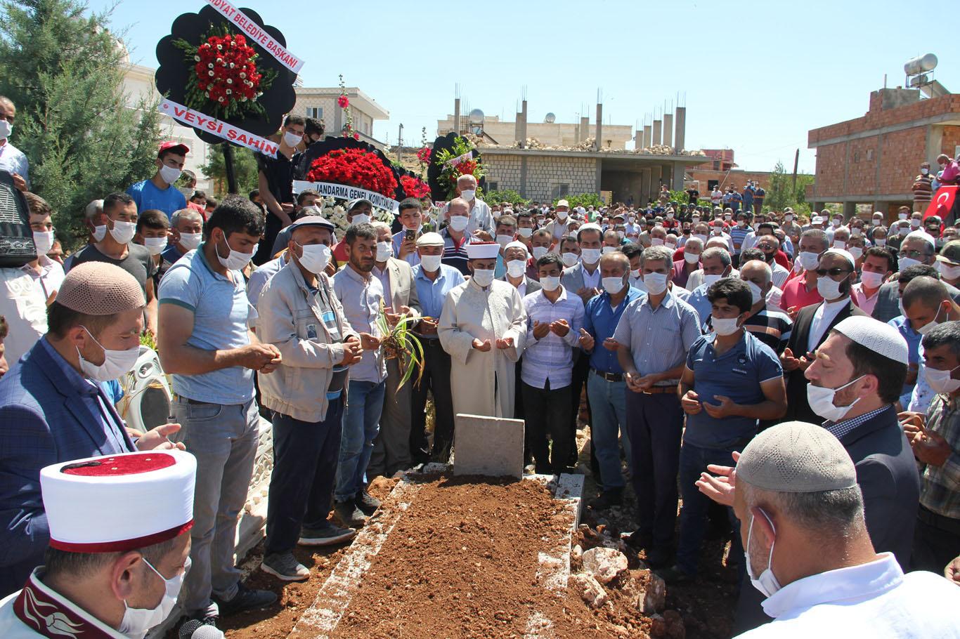 PKK saldırısında hayatını kaybeden asker memleketi Midyat’ta defnedildi PKK saldırısında hayatını kaybeden asker memleketi Midyat’ta defnedildi